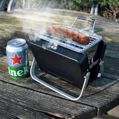 Mikamax Draagbare Mini BBQ - Barbecue - 's Werelds Kleinste Barbecue - Past In Je Broekzak - 18 × 6 × 15,5 Cm - 714 Gram - Mat Zwart -Keukengrill 1200x1200 102