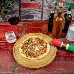 Boska Pizzaplank Friends L - BBQ Accessoires - Eikenhout - Handige Opvanggeul - Ø 34 Cm -Keukengrill 1200x1200 554