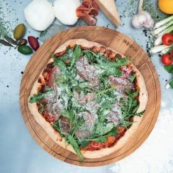 Boska Pizzaplank Friends L - BBQ Accessoires - Eikenhout - Handige Opvanggeul - Ø 34 Cm -Keukengrill 1200x1200 556