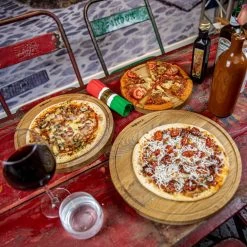 Boska Pizzaplank Friends L - BBQ Accessoires - Eikenhout - Handige Opvanggeul - Ø 34 Cm -Keukengrill 1200x1200 559