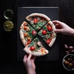 Navaris Pizzasteen XL Voor Oven En Barbecue - Rechthoekige Pizzaplaat 38 X 30 Cm - Inclusief Receptenboek - Keramisch Geglazuurd - Zwart -Keukengrill 1200x1200 675