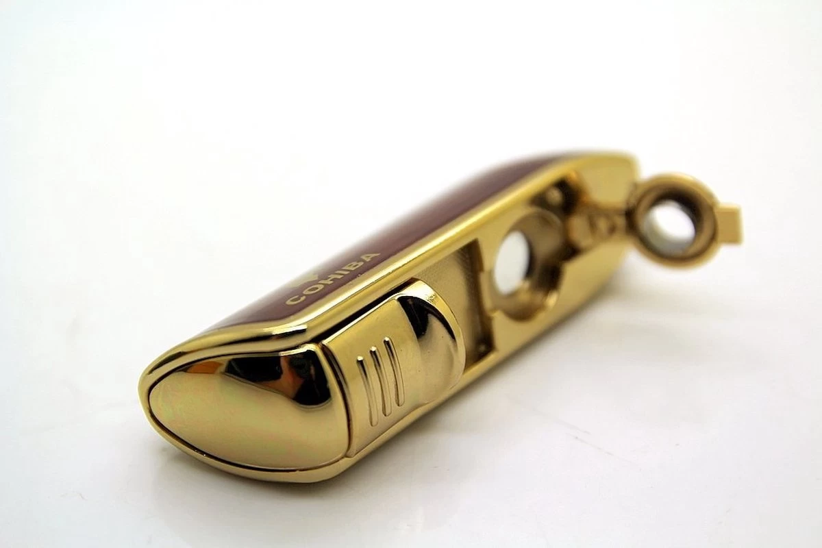 Cohiba® Sigarenaansteker - Sigarenboor - Sigaren - Sigaar - Cohiba Aansteker - Sigarenboor - Sigaren Accessoires - Sigarenknipper - Sigaar Aansteker - Cohiba - Incl. Luxe Geschenkdoos - Rood 4 Cohiba® Sigarenaansteker - Sigarenboor - Sigaren - Sigaar - Cohiba Aansteker - Sigarenboor - Sigaren Accessoires - Sigarenknipper - Sigaar Aansteker - Cohiba - Incl. Luxe Geschenkdoos - Rood - Afbeelding 4