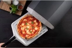 Ooni Pizzaschep Aluminium - Perforated Pizza Peel 12 Inch -Keukengrill 1200x806 2