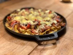Valhal Outdoor Skillet / Plancha / Koekenpan - Gietijzer - Diameter 35cm, Twee Handvatten, VH35F -Keukengrill 1200x900 47