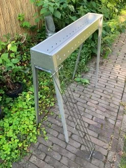 Spiedini Saté-bbq Bali 80 - Saté Houtskoolbarbecue Met Horizontaal Rooster - 80 Cm Lang, 11 Cm Breed - Materiaal: Gealuminiseerd Ijzer -Keukengrill 899x1200 1